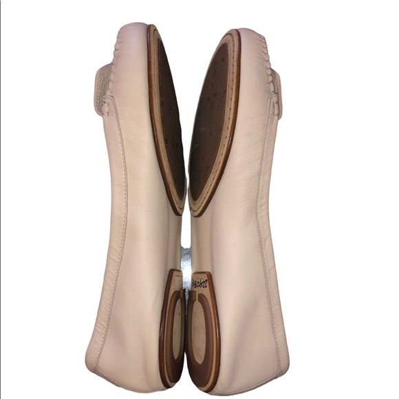 Coach size 10. Made in Italy. Cream/off-white leather loafers with turn lock - Picture 2 of 8